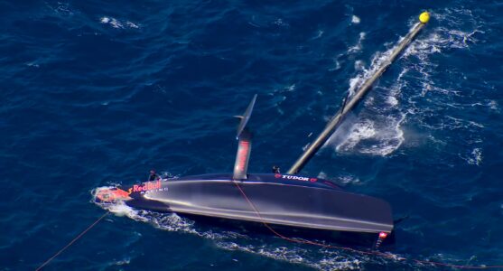 America’s Cup: Luna Rossa disqualifziert – Kenterung und Leck bei Alinghi Red Bull