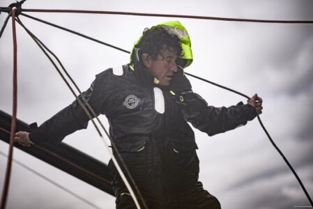 Vendée Globe: Jean Le Cam mit gebrochenem Vorstag und zerrissenem Segel