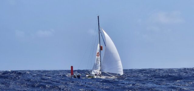 Mini Globe Race: Etappenieg für Schweizer Stitelmann –  nun „das Monster“: 4.700 sm solo, nonstop im Pazifik