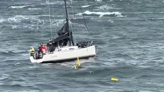 Rettung aus 8 Grad kaltem Wasser: Zwei Regattasegler 45 Minuten lang über Bord