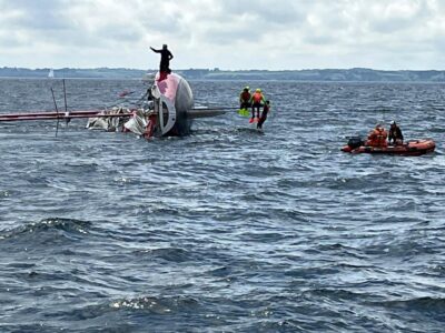 Berühmte Vendée-Globe-Yacht gekentert: Crew steht auf dem Kiel – vier Segler gerettet