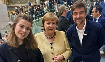 Boris Herrmann mit Angela Merkel und Luisa Neubauer