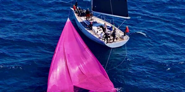 Dumm gelaufen: Spinnaker wird vor Marseille zum Bremsfallschirm