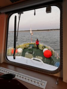Rauchentwicklung im Maschinenraum: Seenotretter schleppen Segelyacht bei Darßer Ort