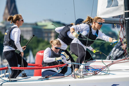 Helga Cup: 73 Frauenteams auf der Alster – 505er Steuerfrau besiegt Olympioniken
