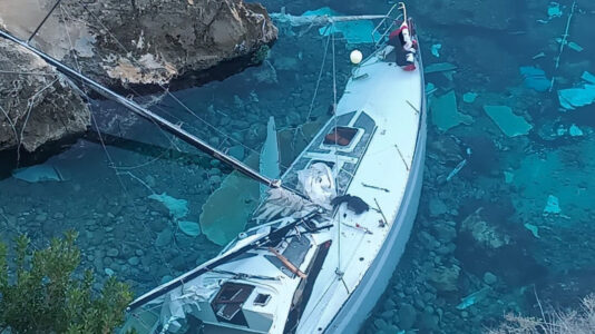Vor Monaten gesunkene Segelyacht vor Mallorca bedroht Umwelt – Behörden ignorierten Warnungen
