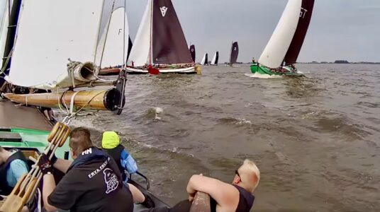 Plattboden außer Kontrolle? Was sich hinter dem Skûtsjesilen in Holland verbirgt