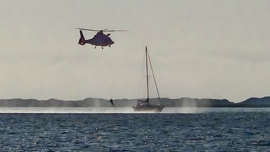 Medizinischer Notfall auf Segelyacht: Seenotretter und Hubschrauber im Einsatz vor Spiekeroog