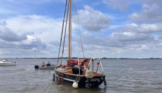 Segelyacht trieb unbemannt auf der Elbe: Sorge um den Skipper