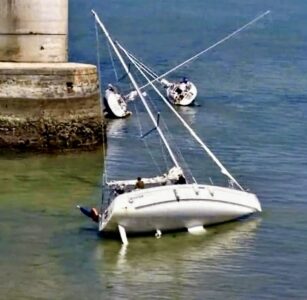 Big Picture: Drei Yachten gleichzeitig auf dem Trockenen – KI-Fake?
