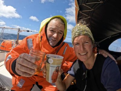 Neues Video: Untergang beim Golden Globe Race – Wie Kirsten Neuschäfer Tapio Lehtinen rettete