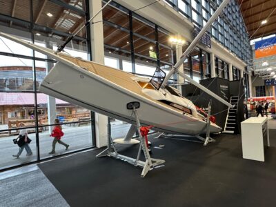 Dumm glaufen: Warum während der Interboot eine Sunbeam Yacht vom Bock gerutscht ist