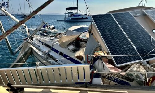 Motorboot kollidiert mit Ankerlieger: Mastbruch bei deutscher Yacht