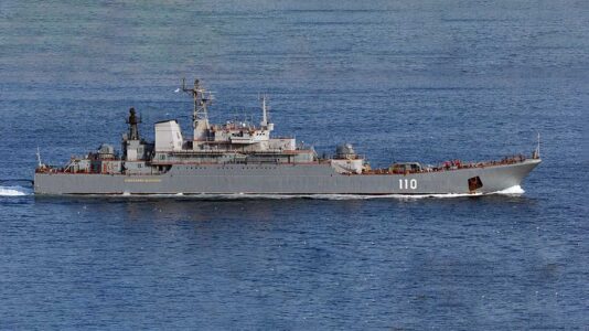 Russisches Landungsschiff in Lübecker Bucht: Was dahinter steckt – Worauf Segler achten sollten