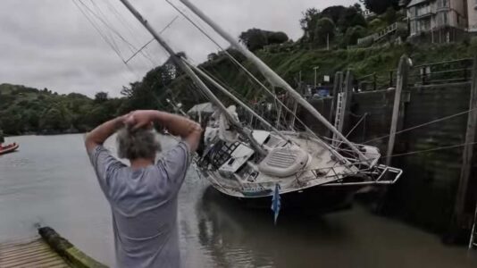 YouTube-Reihe: Ohne Ahnung mit Schrottboot – Weltumsegelung scheitert nach wenigen Meilen