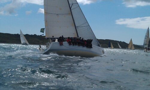 Nach Ruderverlust: 200 Meilen mit selbstgebautem Kabinentür-Notruder durch die Biskaya