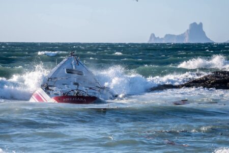 Strandung auf Formentera: Herbert von Karajans „Helisara“ zerbricht – Teure Konsequenz von Untätigkeit