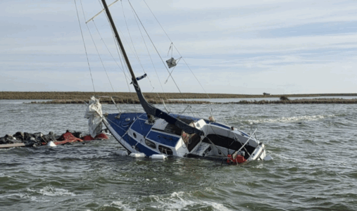 Rätselhafte Strandung bei Medemblik: Was tatsächlich hinter der Havarie steckt
