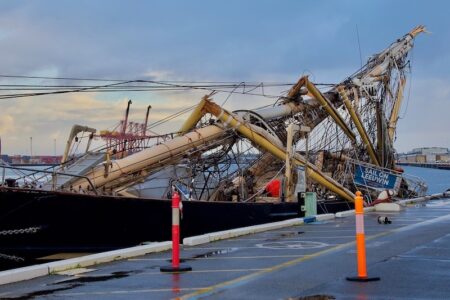 Containerriese rammt Segelschulschiff: Gravierende Fehler in der Kommunikation