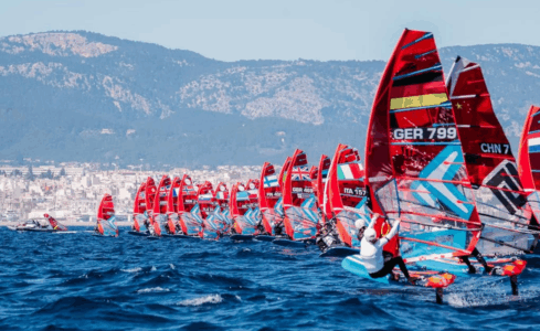 IQFoil EM: Deutsche Olympiahoffnung Steinlein wegen Verletzung der Fair-Play-Regel bestraft