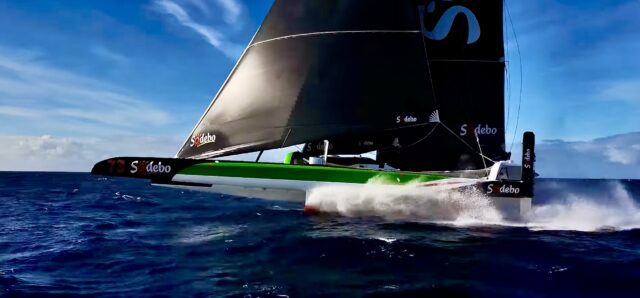 Jules Verne Trophy: Sodebo Ultim 3 mit 450 Meilen Vorsprung – Frauen ziehen durch, trotz Schaden