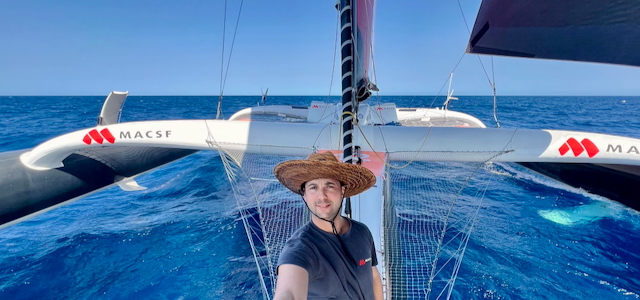 Von Ost nach West: Guirec Soudée kurz vor Kap Hoorn – trifft er auf die Frauen des Famous Project?