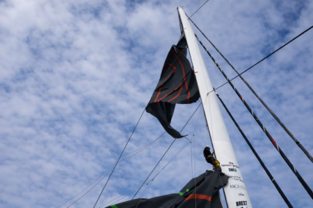 Sturm-Finale beim Jules-Verne-Rekord: 50 Knoten und 10 Meter Wellen versperren Sodebo den Weg