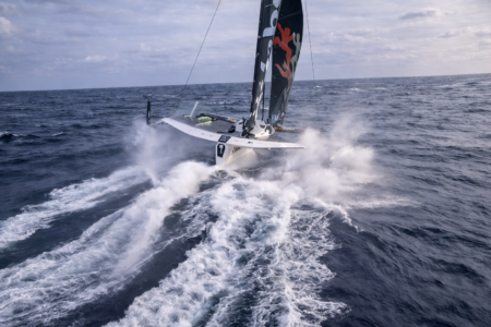Jules Verne Trophy Sodebo: Sturm-Drohnenbilder vor dem Rekord – Eine Nacht im Kampf mit Orkan Ingrid