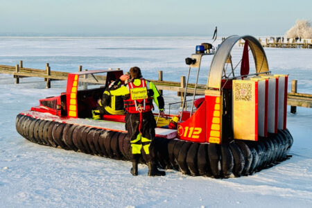 Tragödie am Steinhuder Meer: Ersthelfer stirbt, als er einem Eissegler helfen will