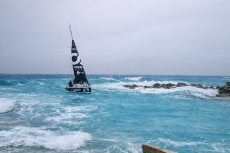 Ritt durch die Brandung: Quentin Debois glänzt mit Hafenmanöver nach Atlantik-Rekord