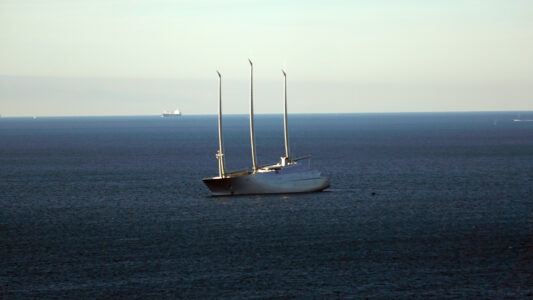 Segelyacht A: „Geheimagent“ wollte sie mit gestohlenem Schlauchboot entern