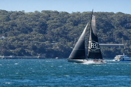 Flügel-Upgrade abgeschlossen: 100 Fußer Palm Beach XI erstmals mit Foils – Schnellster Monohull der Welt?