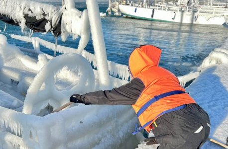 Faszination Ostsee-Eis: Bilder aus der Kerteminde Marina – Gefahr durch Eispanzer auf Yachten