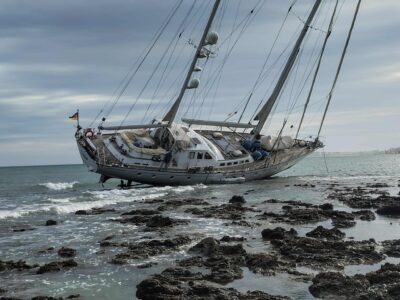 Gestrandete Yacht „Acoa“: Widersprüche, Zeugenaussagen und eine Spur in die Reichsbürgerszene