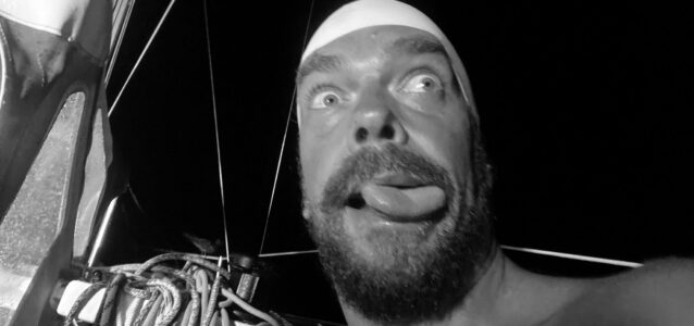 Mini Globe Race – Sauers Finale am Limit: unglücklicher Split, aufreibender Schlafmangel, Schulter-Schmerz