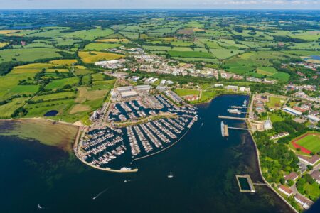 Gesellschafterwechsel in Neustadt: Port Adhoc steigt bei ancora ein – Was das bedeutet