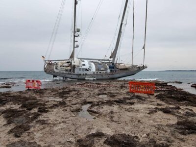 Gestrandete Acoa: Bergung soll bald erfolgen, „Kapitän“ will VIP-Zuschauertickets verkaufen