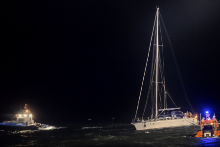 Helikopter-Rettung vor Zeeland: Festgekommen bei der Anfahrt zur Oosterschelde