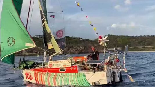 Mini Globe Race: Christian Sauer ist im Ziel.
