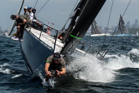Sydney Harbour Regatta: Dramen, Wind und ein Sieger, der auf einem Felsen landet