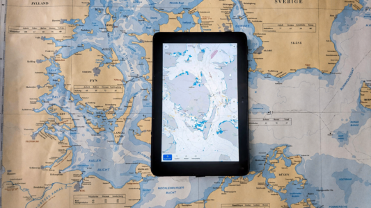 Papierkarten vor dem Aus? Wie Großbritannien die Segelausbildung verändert