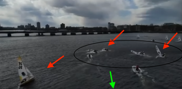 Naturgewalt: Wie eine Böe vier Boote gleichzeitig kentern lässt