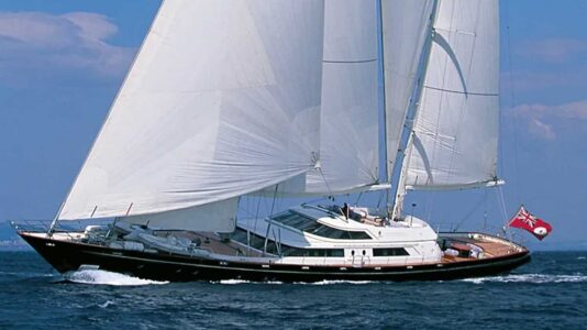 Trauriges Ende einer Superyacht: Perini Navi Yacht „Legacy“ sinkt zum zweiten Mal