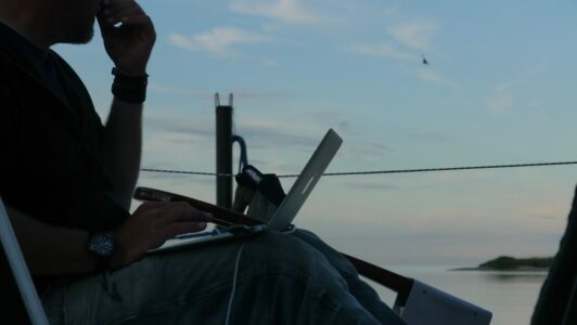 Stephan Bodens Kolumne: Wie Highspeed Internet mit Starlink das Segeln verändert.