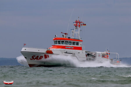 Lebensgefahr nach Insektenstich: Seenotretter bringen Seglerin sicher an Land