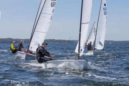 Aufschwung der OK-Jolle: Heiko Kröger gewinnt erste Regatta – 207 Boote bei der WM
