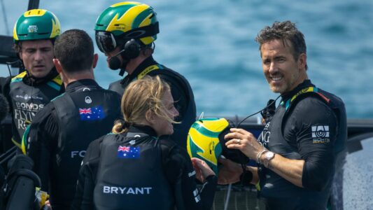 Hollywood entdeckt den SailGP: Ryan Reynolds und Hugh Jackman werden zu Segel-Stars