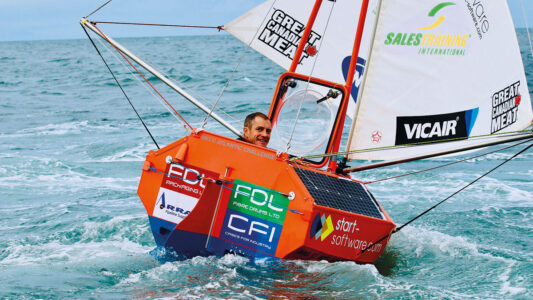 Micro Sailing: Atlantik-Rekordversuch gescheitert – Andrew Bedwell aus 1-Meter-Boot gerettet