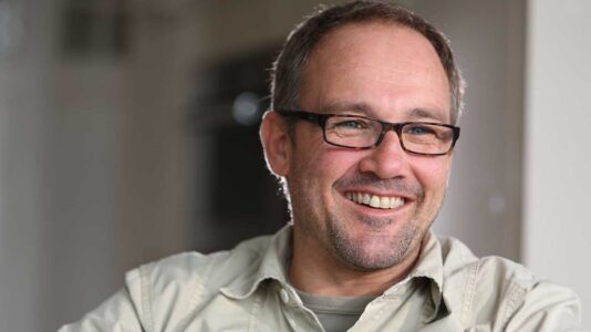 Vom Tatort auf die Werft: Multitalent Jan von der Bank im Segelreporter-Podcast – Zusammenfassung