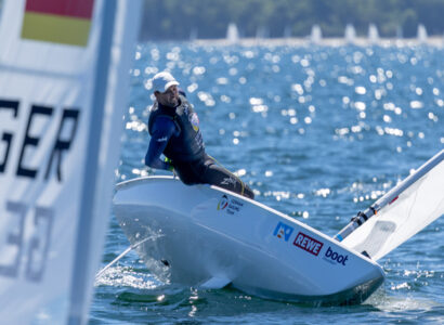 Kieler Woche olympisch: Hochspannung im ILCA – Philipp Buhl mit Aufholjagd
